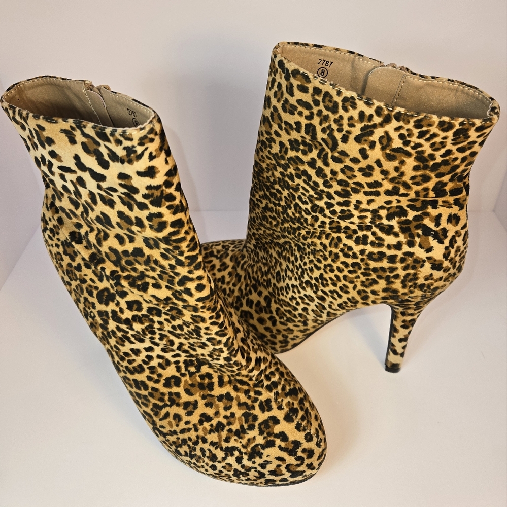 Body Central Leopard Print Ankle Booties Womens Size 8 Boots 4 3/4" Heels